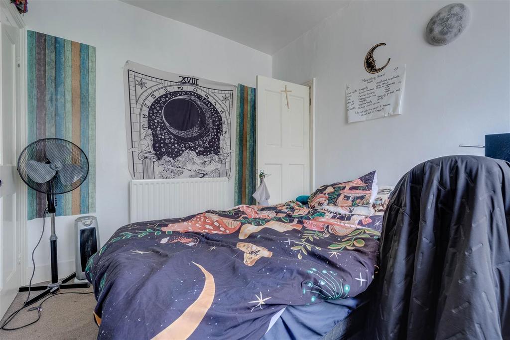 12. Bed 3 Ang 2.jpg