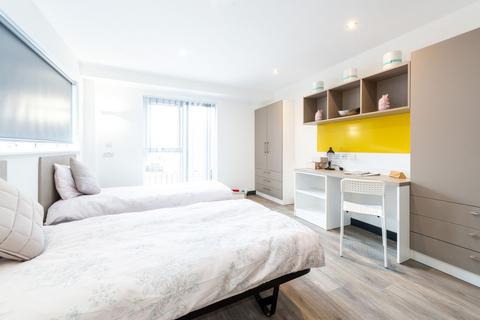 undefined, Twin Premium Studio, Opto Village, LU1