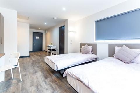 undefined, Twin Premium Studio, Opto Village, LU1