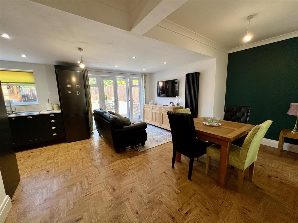 Kitchen/dining/living