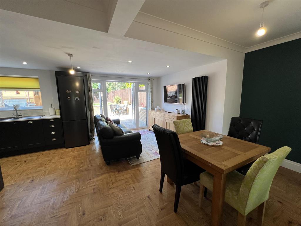Kitchen/dining/living