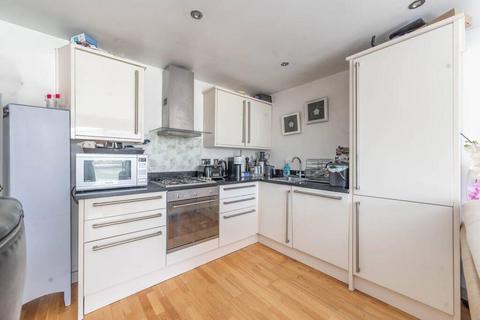 2 bedroom flat for sale, Aran Drive, Stanmore HA7