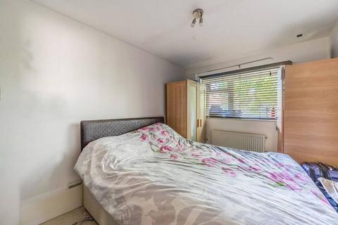 2 bedroom flat for sale, Aran Drive, Stanmore HA7