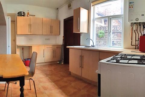 4 bedroom terraced house to rent, Landcross Road, Manchester M14