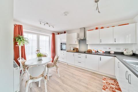 2 bedroom semi-detached bungalow for sale, Hawthorne Road, Humberston, Grimsby, Lincolnshire, DN36