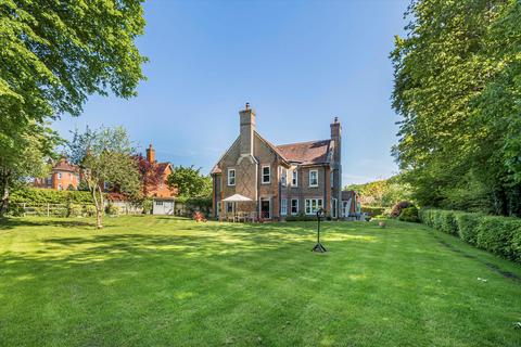 6 Hazel Grove, Kingwood, Henley-on-thames, RG9 5NH