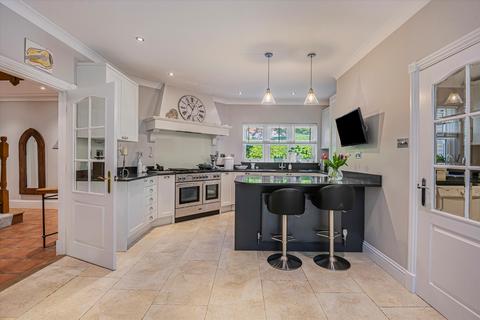 6 Hazel Grove, Kingwood, Henley-on-thames, RG9 5NH