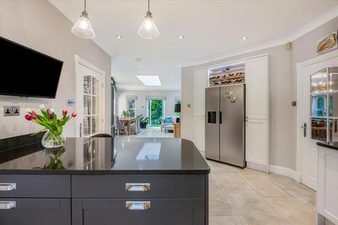 6 Hazel Grove, Kingwood, Henley-on-thames, RG9 5NH