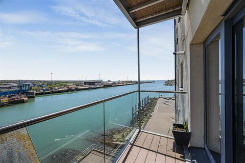 2 bedroom flat for sale, West Quay, Newhaven