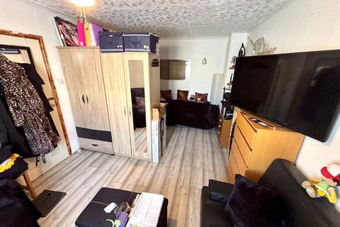 2 bedroom house for sale, Ivyhouse Road, Dagenham, RM9