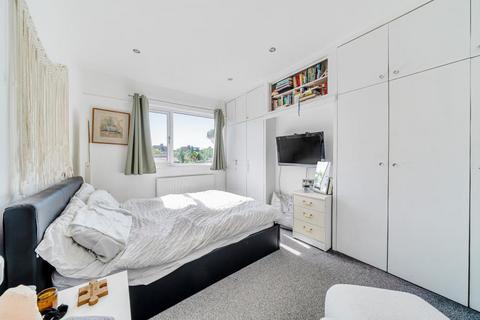 82 Alicia Gardens, Harrow, HA3 8JE