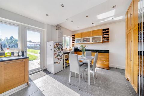 82 Alicia Gardens, Harrow, HA3 8JE