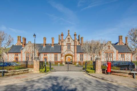 2 bedroom flat for sale, Whielden Street, Old Amersham, Buckinghamshire, HP7 0AR