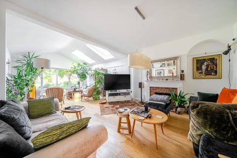 202 Whyteleafe Road, Caterham, CR3 5ED