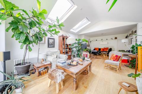 202 Whyteleafe Road, Caterham, CR3 5ED