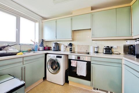 2 bedroom flat to rent, Glebelands Close, London, N12