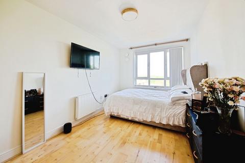 2 bedroom flat to rent, Glebelands Close, London, N12