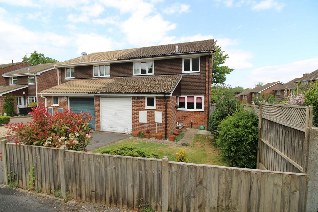 Oak Close, Overton RG25 3 bed semi-detached house for sale - £415,000