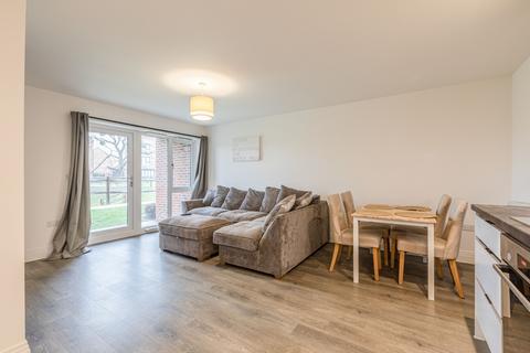2 bedroom apartment for sale, Garrett Crescent, Ottershaw, Surrey, KT16
