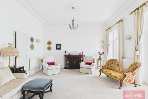 2 bedroom flat for sale, Esplanade, Scarborough