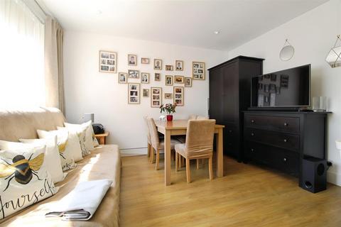 3 bedroom terraced house for sale, Goodwin Road, Slough