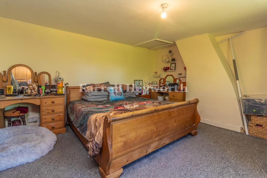 Bedroom 1 image 2