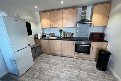 2 bedroom apartment to rent, Carlton House, Ilford IG1