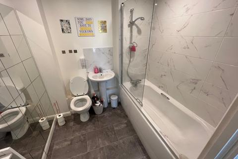 2 bedroom apartment to rent, Carlton House, Ilford IG1