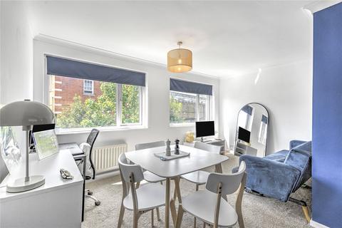 1 bedroom flat for sale, Larch Close, London, SW12