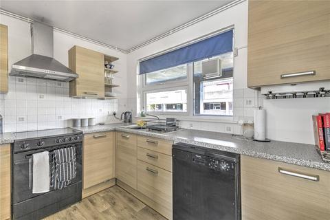 1 bedroom flat for sale, Larch Close, London, SW12