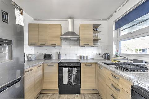 1 bedroom flat for sale, Larch Close, London, SW12