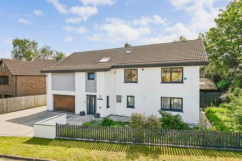 6 bedroom detached house for sale