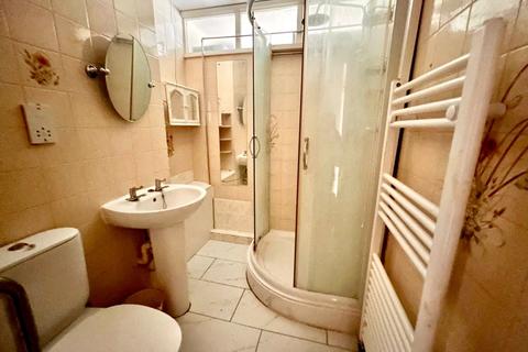 1 bedroom apartment for sale, Portland Close, Romford, RM6