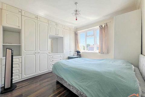 15 Westleigh Gardens, Edgware, HA8 5SQ