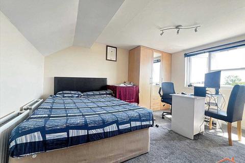 15 Westleigh Gardens, Edgware, HA8 5SQ