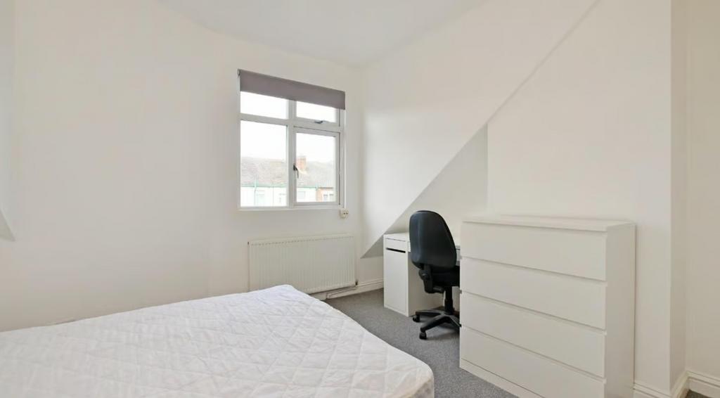Bright and inviting double bedroom featuring am...