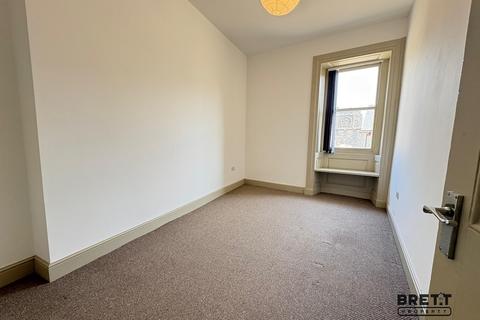 2 bedroom flat to rent, The Maltsters Flat, 1 Westgate Hill, Pembroke, Pembrokeshire. SA71 4LB
