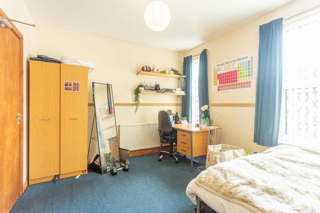 Cozy and inviting double bedroom featuring a co...