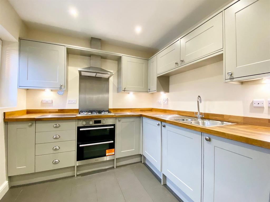 Kitchen 2.jpg