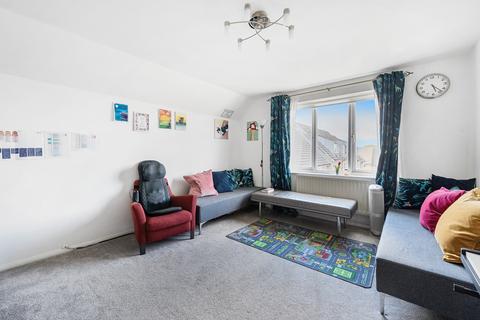 8 Typhoon Way, Wallington, SM6 9AW