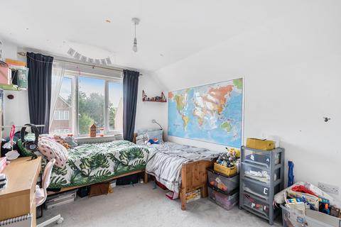 8 Typhoon Way, Wallington, SM6 9AW