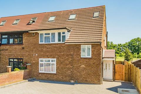 Studio to rent, Hall Road, Isleworth TW7