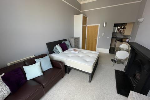 Studio to rent, Cotham Hill, Bristol BS6