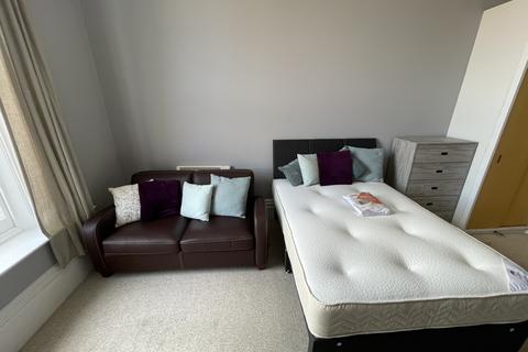 Studio to rent, Cotham Hill, Bristol BS6