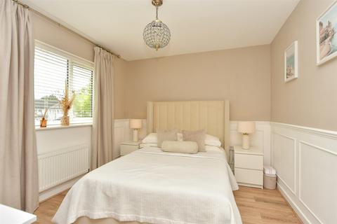 3 bedroom detached house for sale, Eveas Drive, Sittingbourne ME10