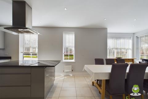 8 Doric Avenue, Chineham, Basingstoke, RG24 8NW