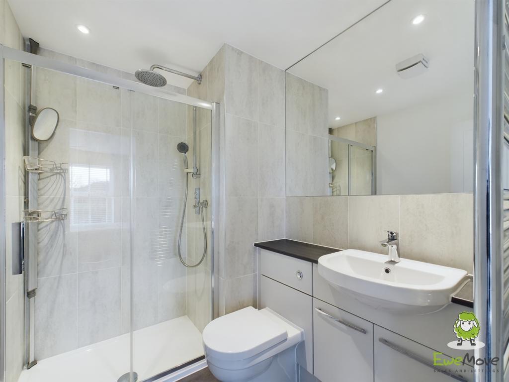 Bedroom 1 ensuite