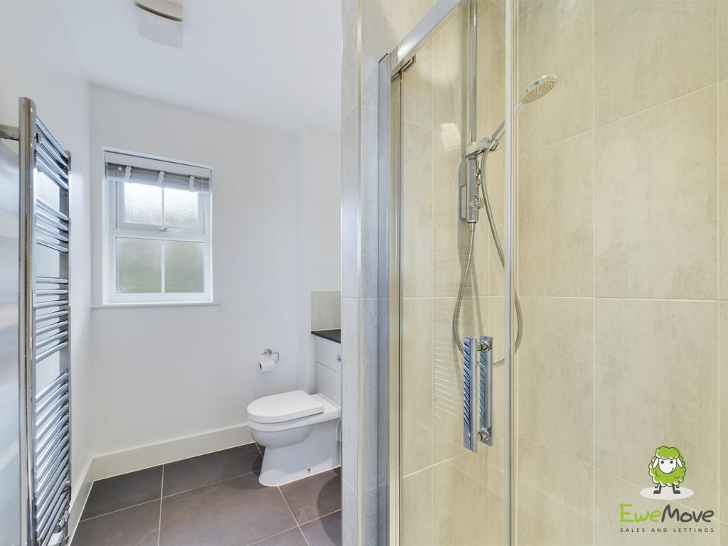 Bedroom 2 ensuite