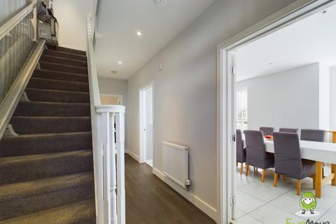8 Doric Avenue, Chineham, Basingstoke, RG24 8NW