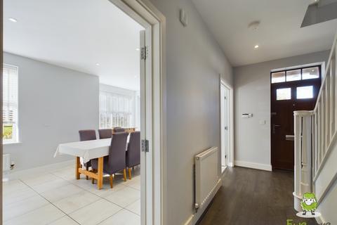 8 Doric Avenue, Chineham, Basingstoke, RG24 8NW